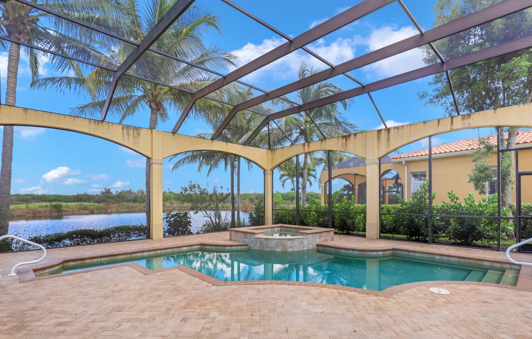 8560 Bellagio Dr, Naples, FL 34114