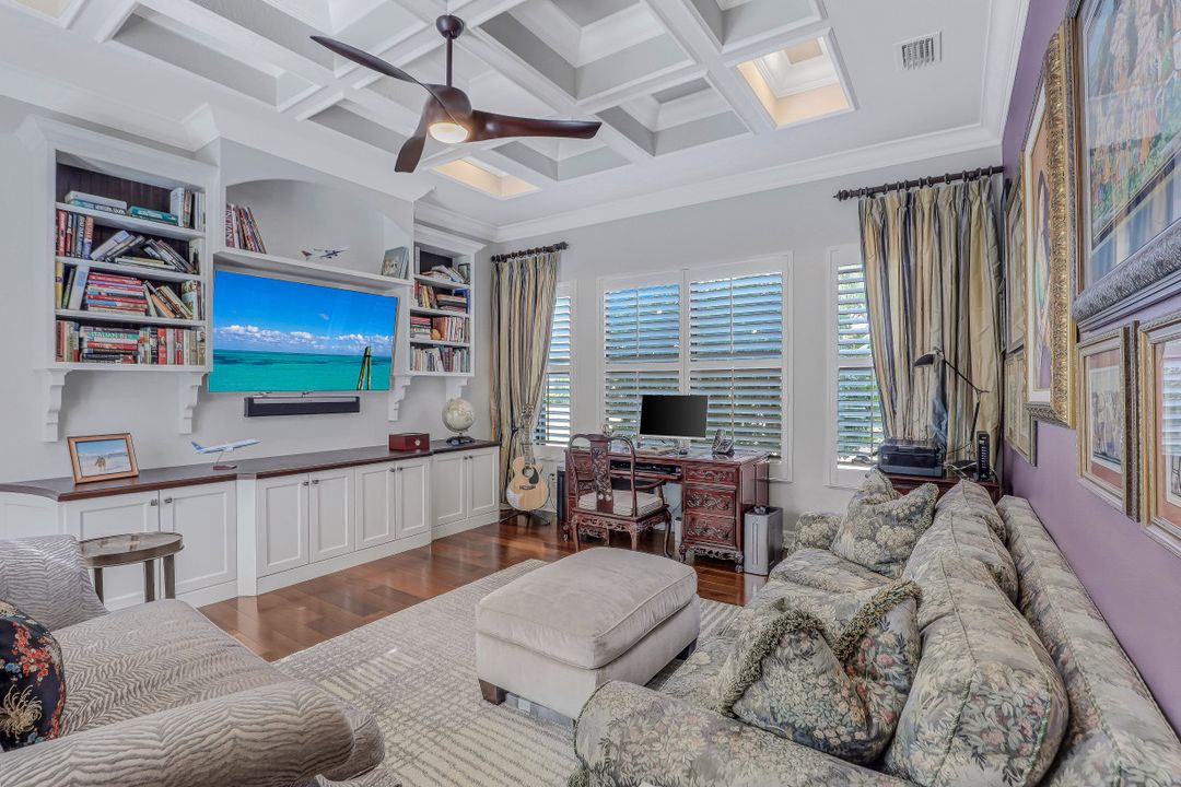 3987 Bering Ct, Naples, FL 34119