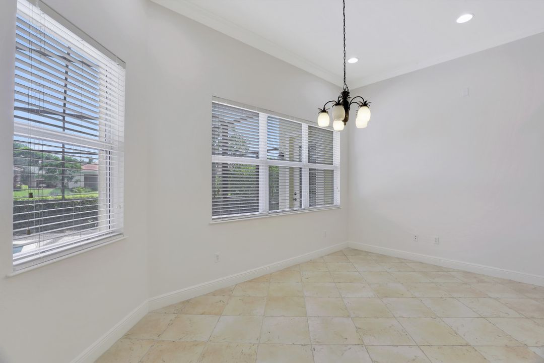 10196 Avonleigh Dr, Bonita Springs, FL 34135