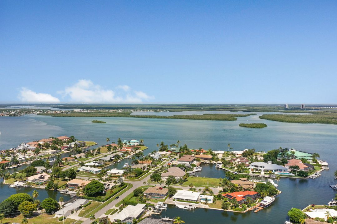 1201 Laurel Ct, Marco Island, FL 34145