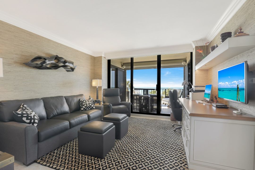 3215 Gulf Shore Blvd N #205, Naples, FL 34103