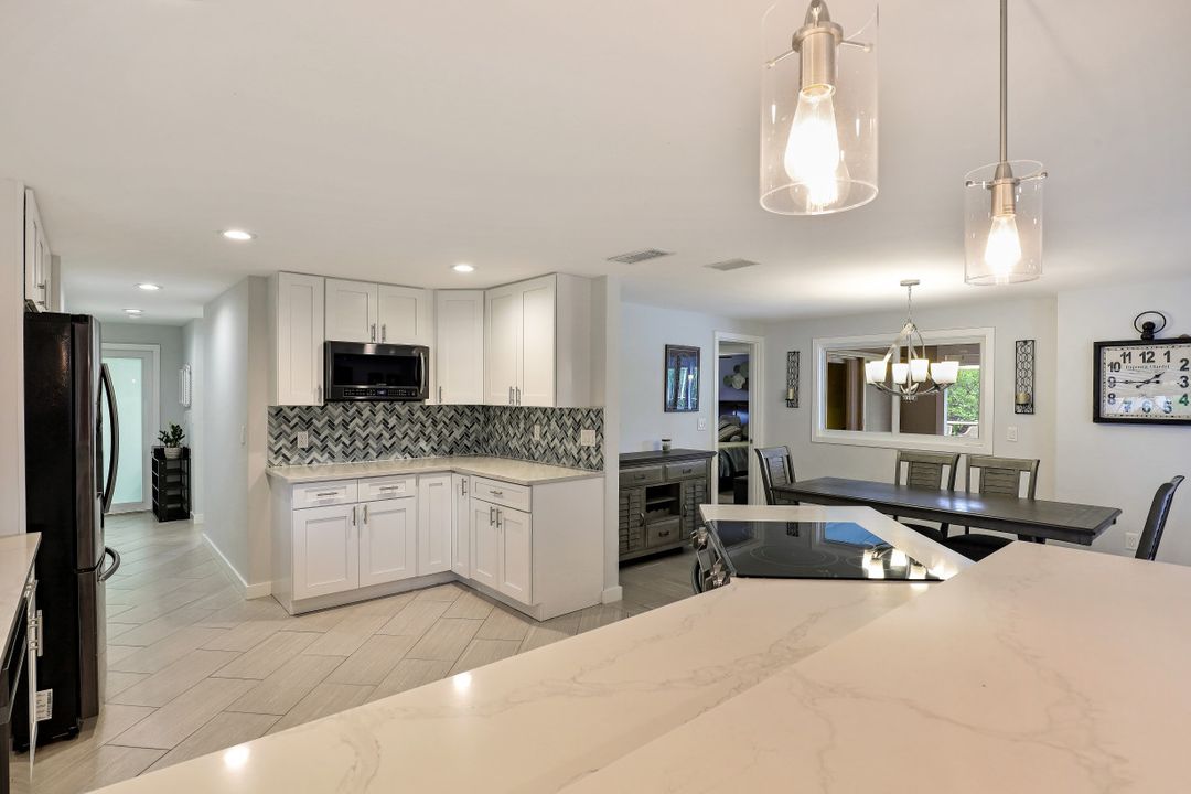 8719 Crest Ln, Fort Myers, FL 33907