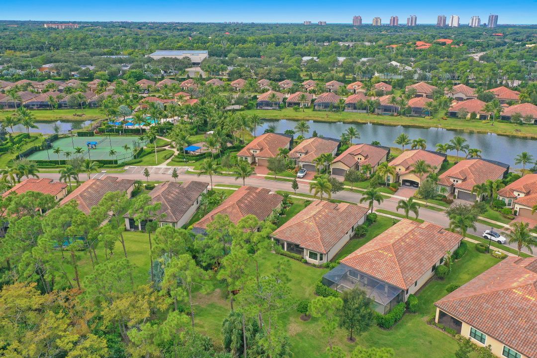 9367 Isla Bella Cir, Bonita Springs, FL 34135