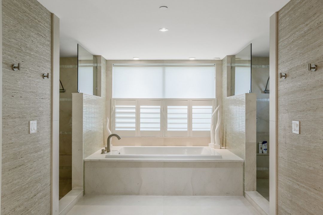 11125 Gulf Shore Dr #701, Naples, FL 34108