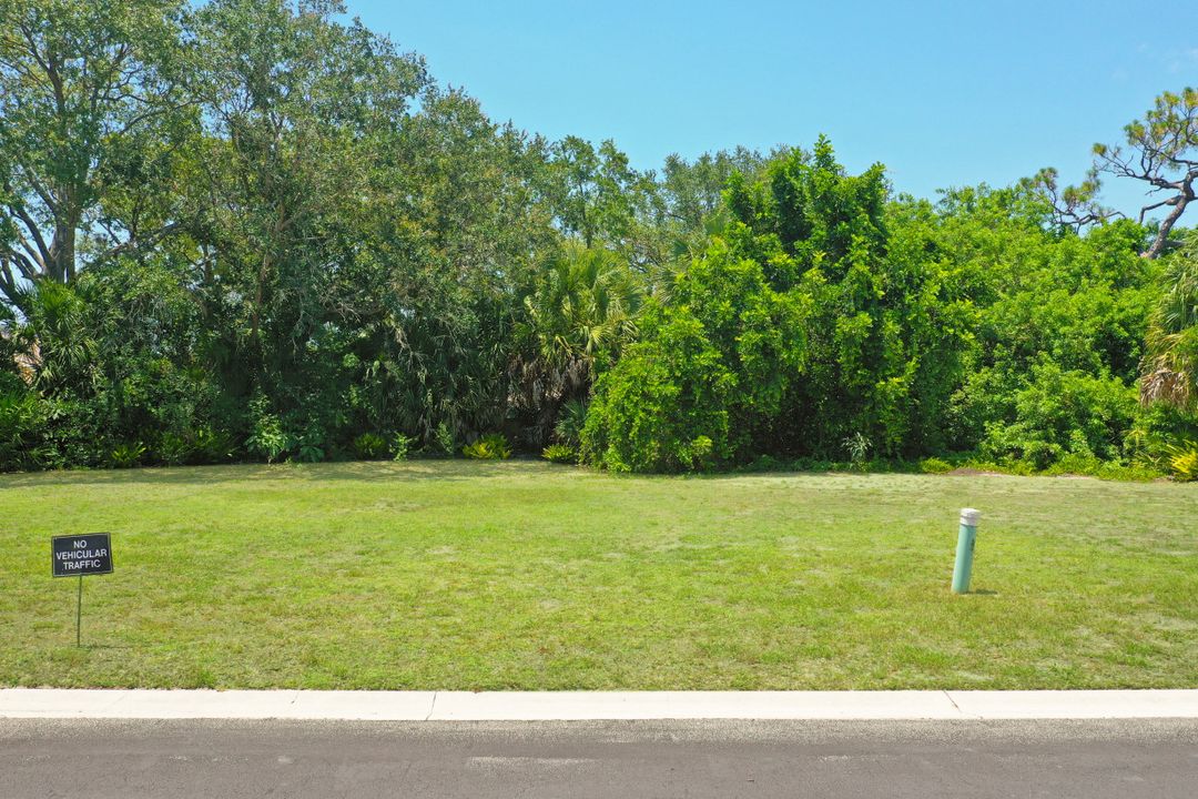 25350 Goldcrest Dr, Bonita Springs, FL 34134