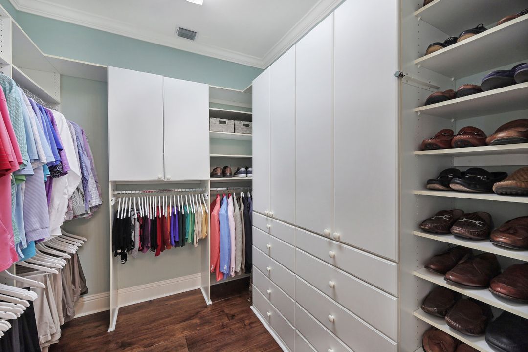 313 Chancery Cir, Naples, FL 34110