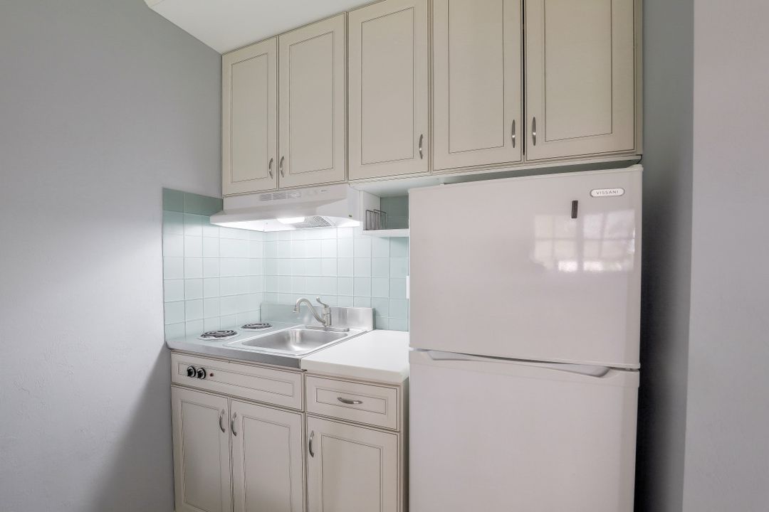 628 104th Ave N, Naples, FL 34108