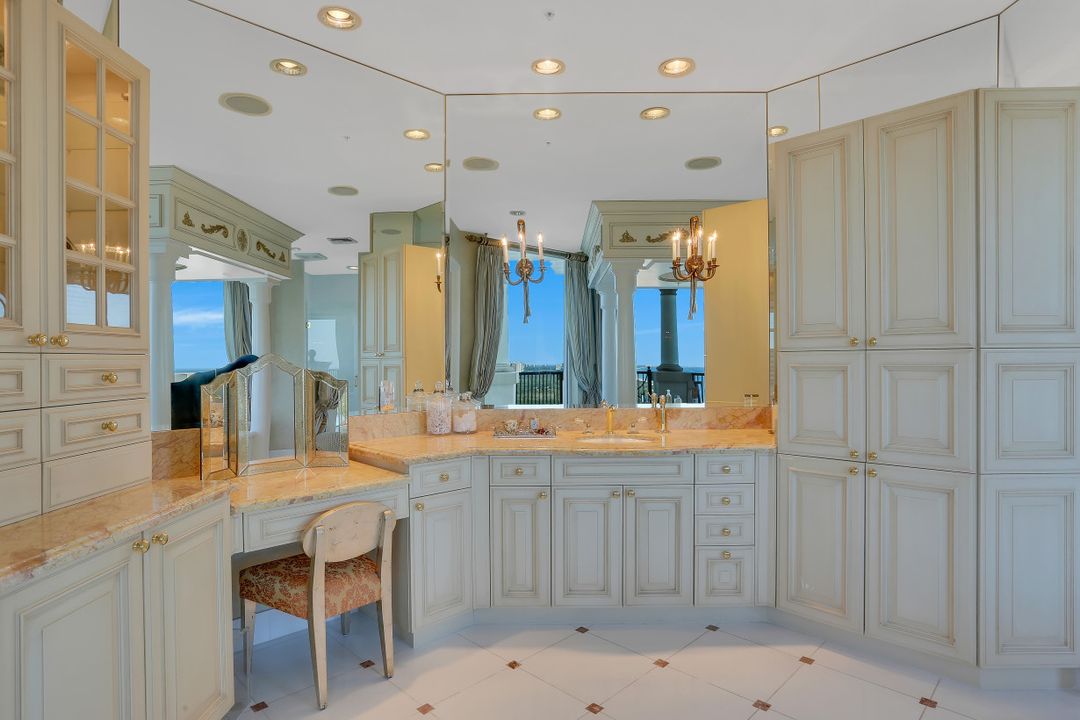 81 Seagate Dr #2001, Naples, FL 34103