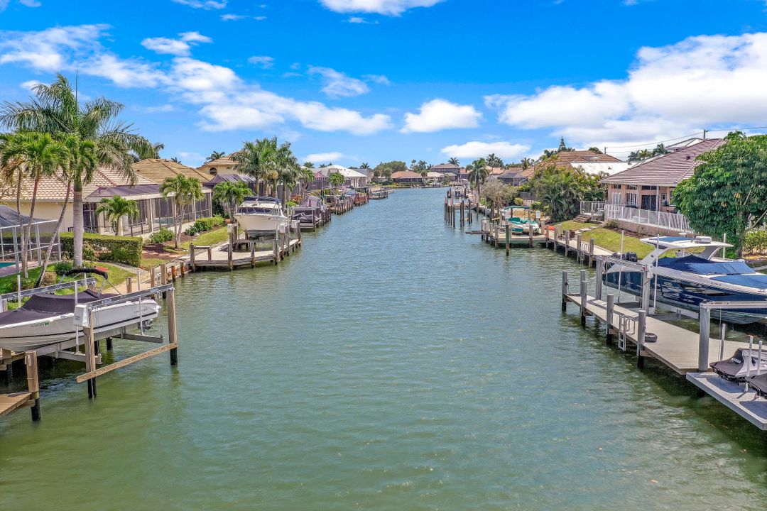 288 Grapewood Ct, Marco Island, FL 34145