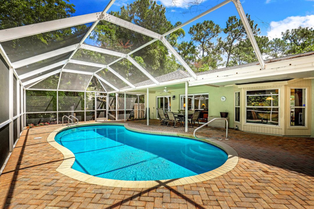 1561 Logan Ct, Naples, FL 34116