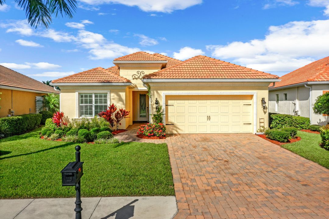 14559 Grapevine Dr, Naples, FL 34114