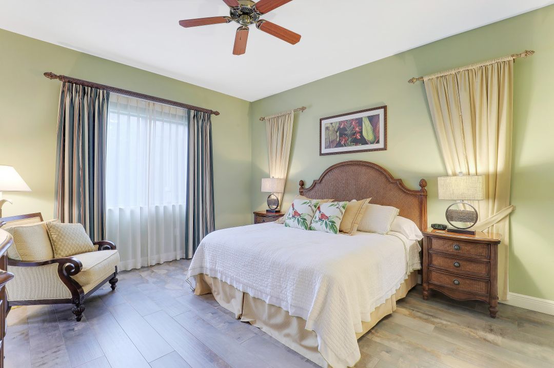 1025 Sandpiper St #E-203, Naples, FL 34102