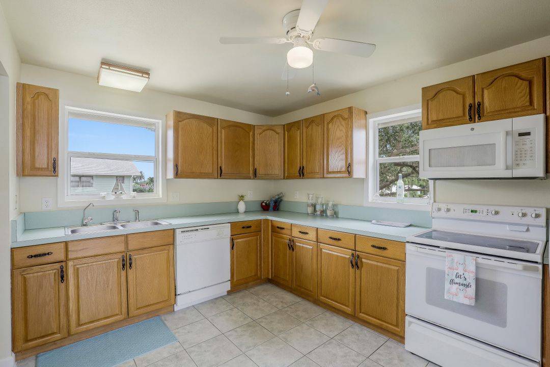3668 Clipper Ln, Saint James City, FL 33956