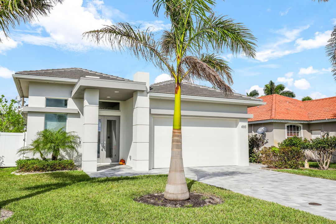 693 105th Ave N, Naples, FL 34108