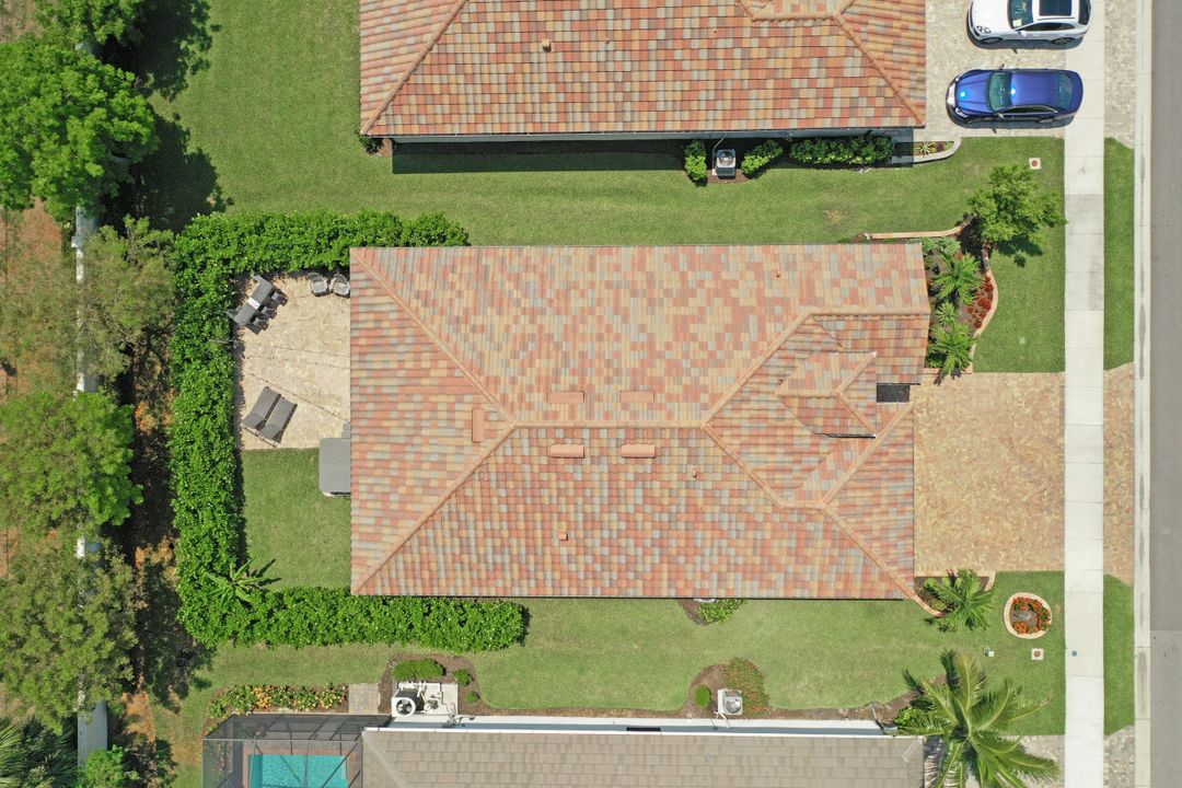 9385 Glenforest Dr, Naples, FL 34120