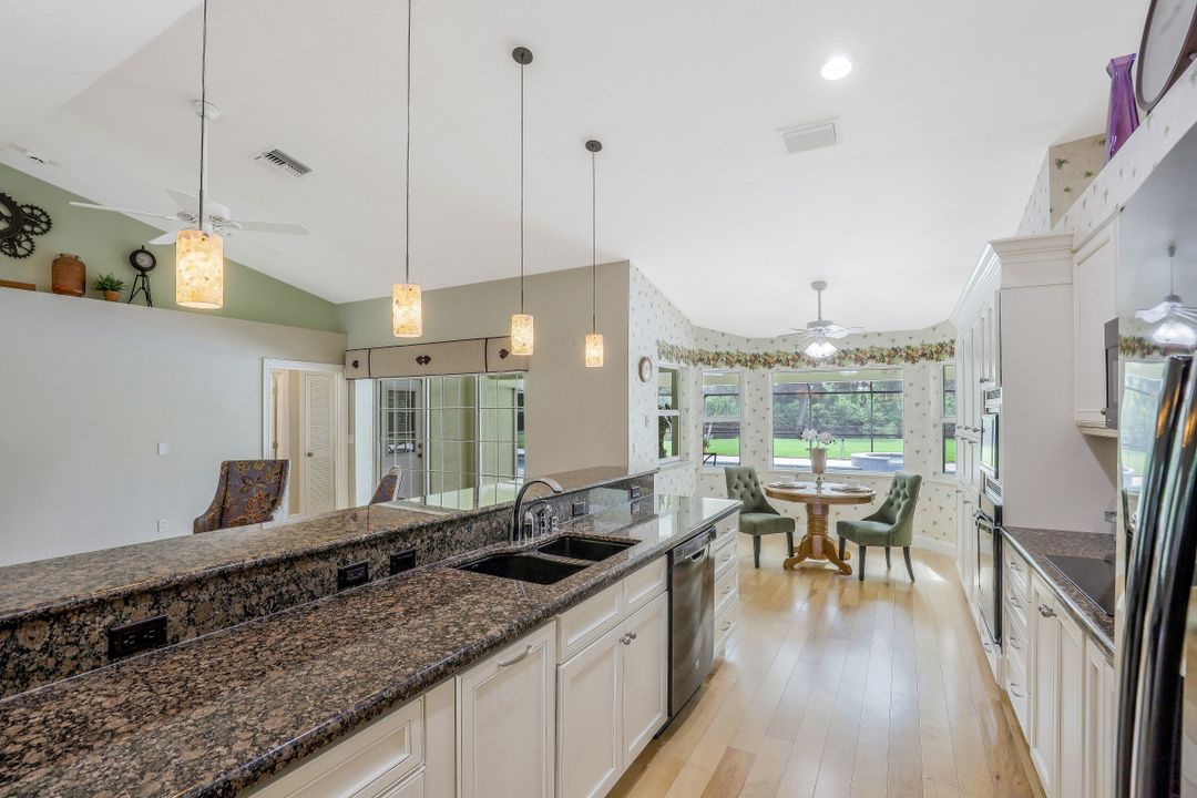 762 Hickory Rd, Naples, FL 34108