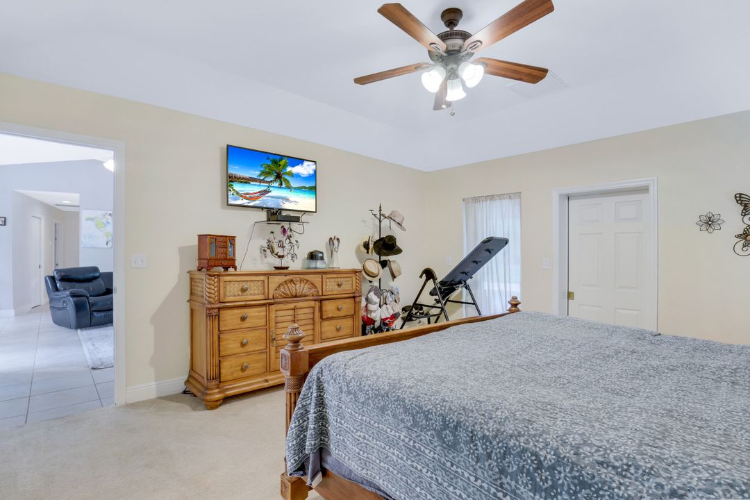 1941 Oakes Blvd, Naples, FL 34119