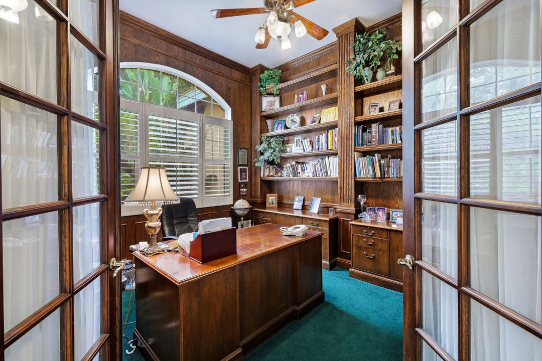 6881 Bottlebrush Ln, Naples, FL 34109