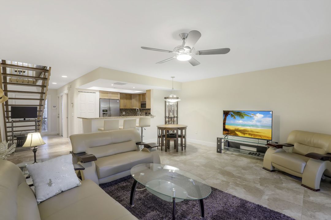 879 Meadowland Dr #O, Naples, FL 34108