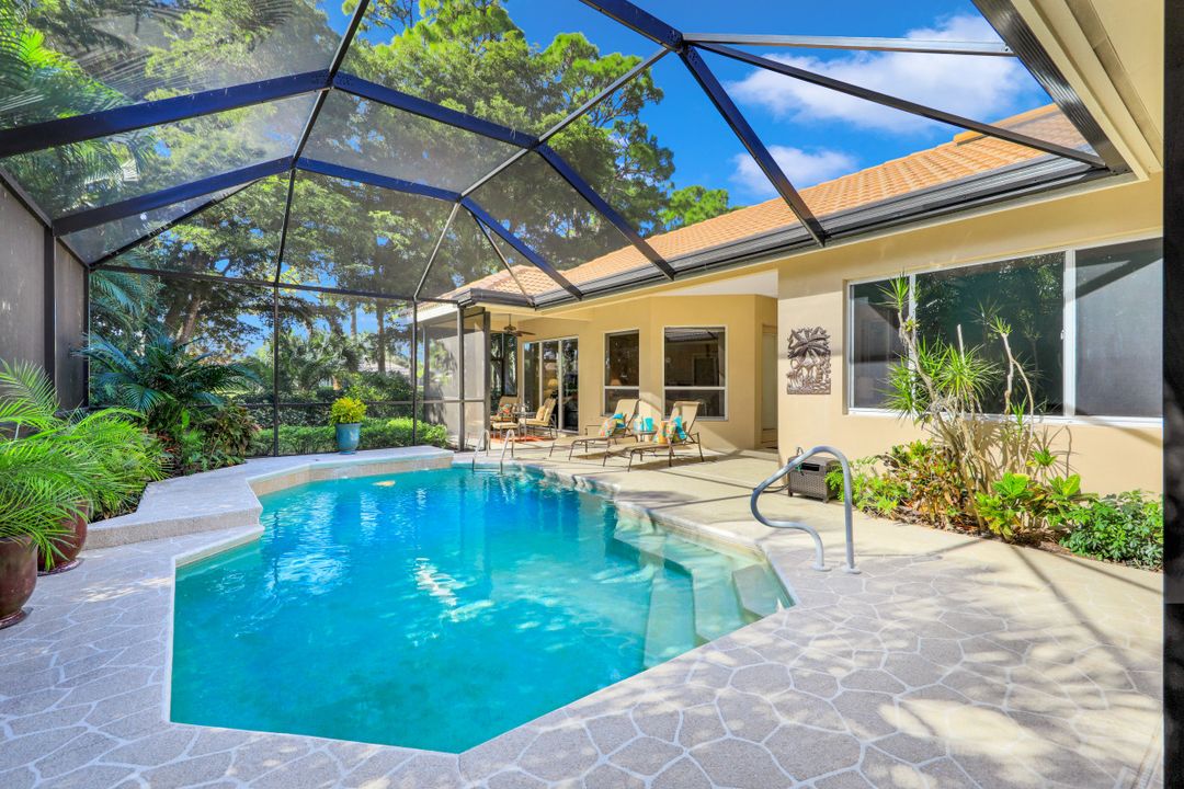 237 Charleston Ct, Naples, FL 34110