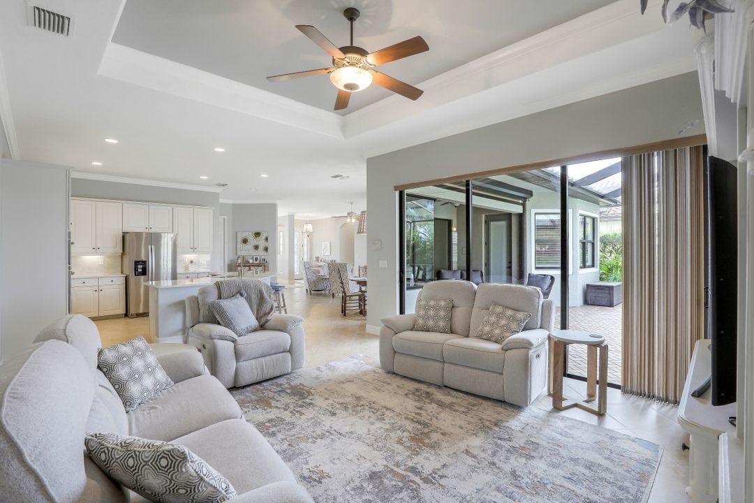 10153 Biscayne Bay Ln, Naples, FL 34120