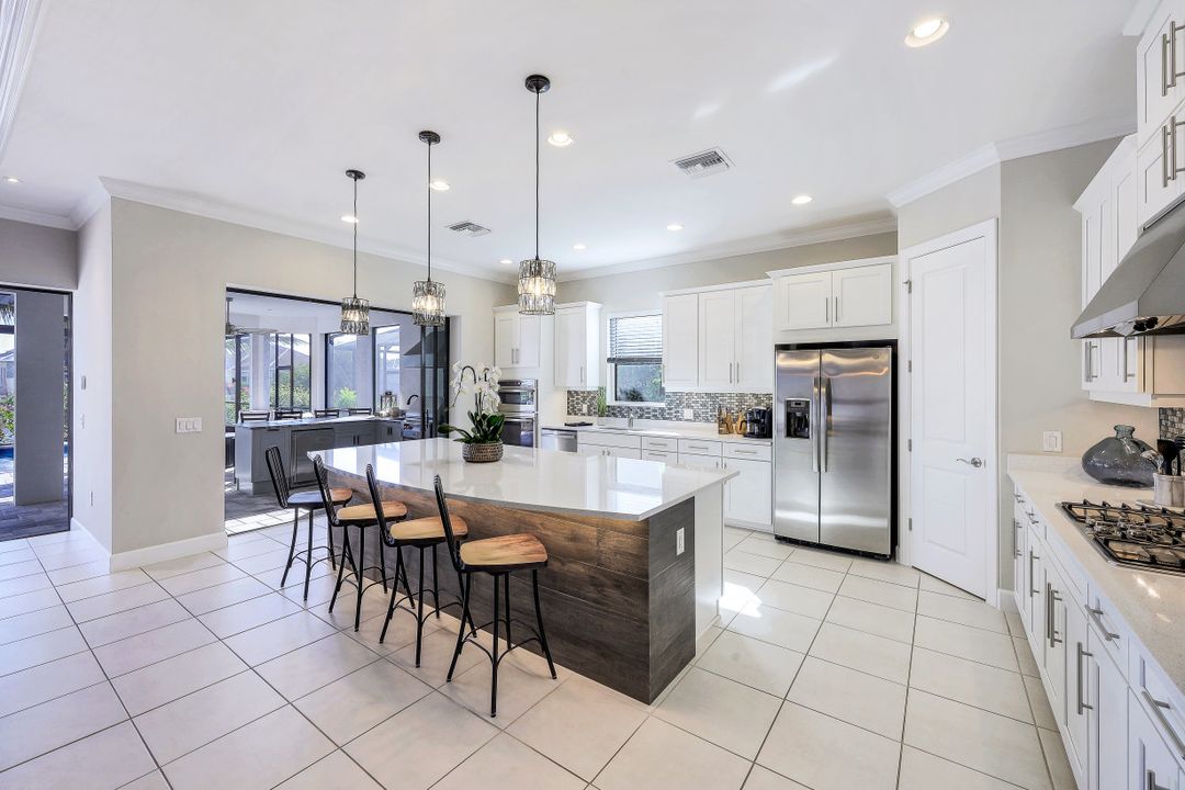 3274 Belon Ln, Naples, FL 34114