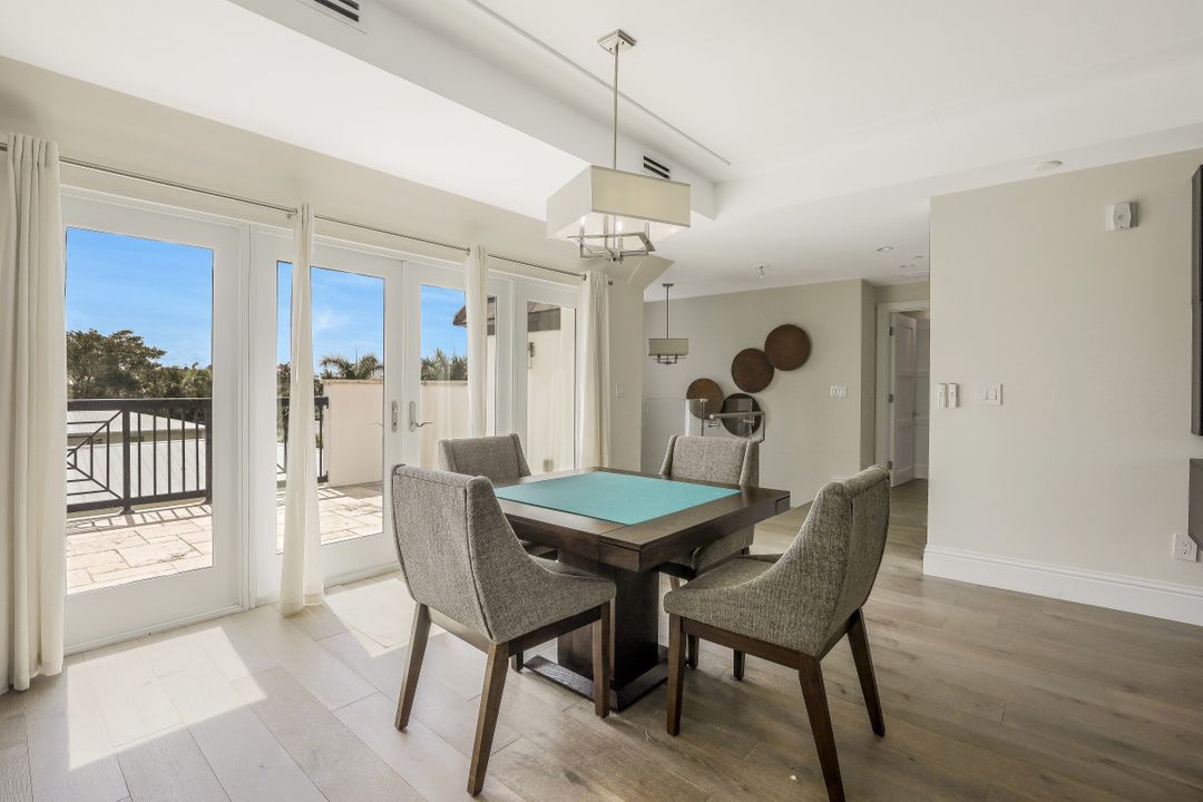 875 9th St S #PH, Naples, FL 34102