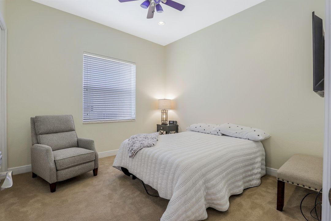 1717 Birdie Dr, Naples, FL 34120