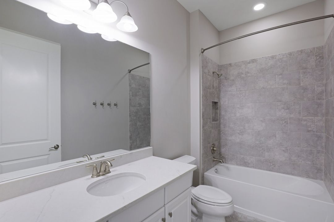 8427 Palacio Terrace S, Naples, FL 34114