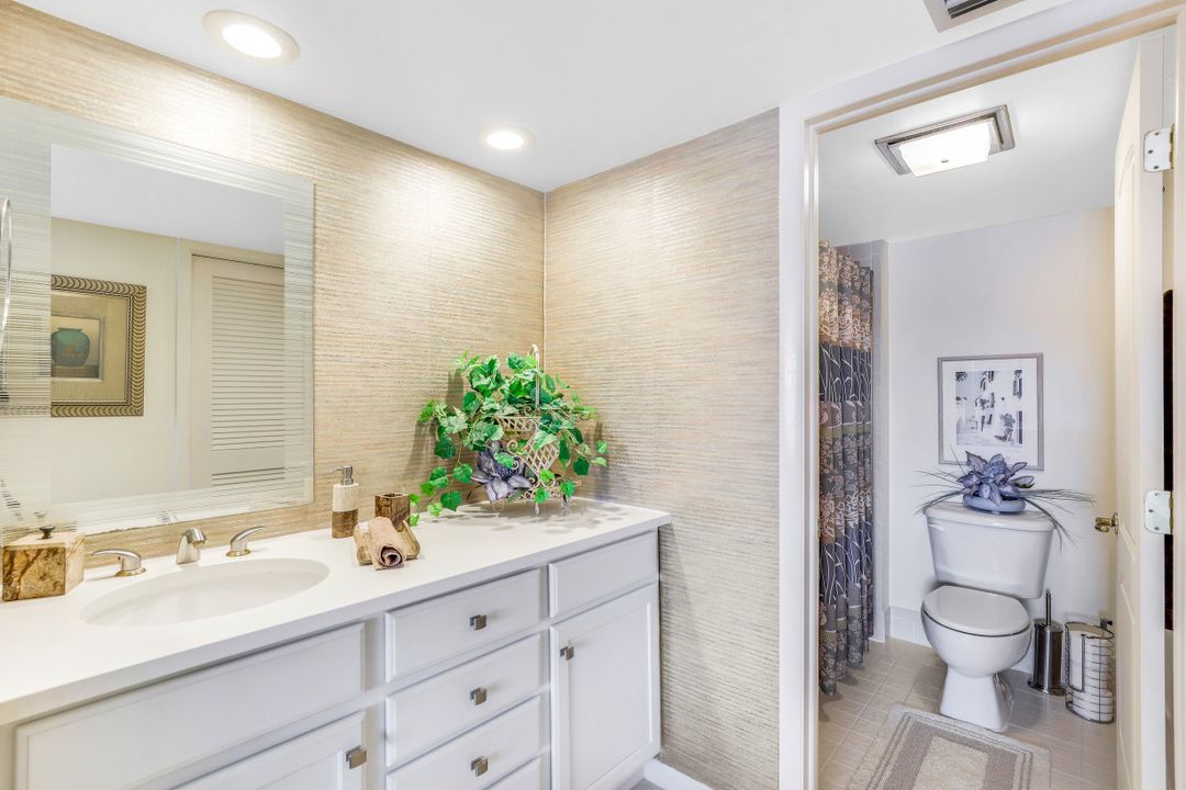 560 Retreat Dr #201, Naples, FL 34110