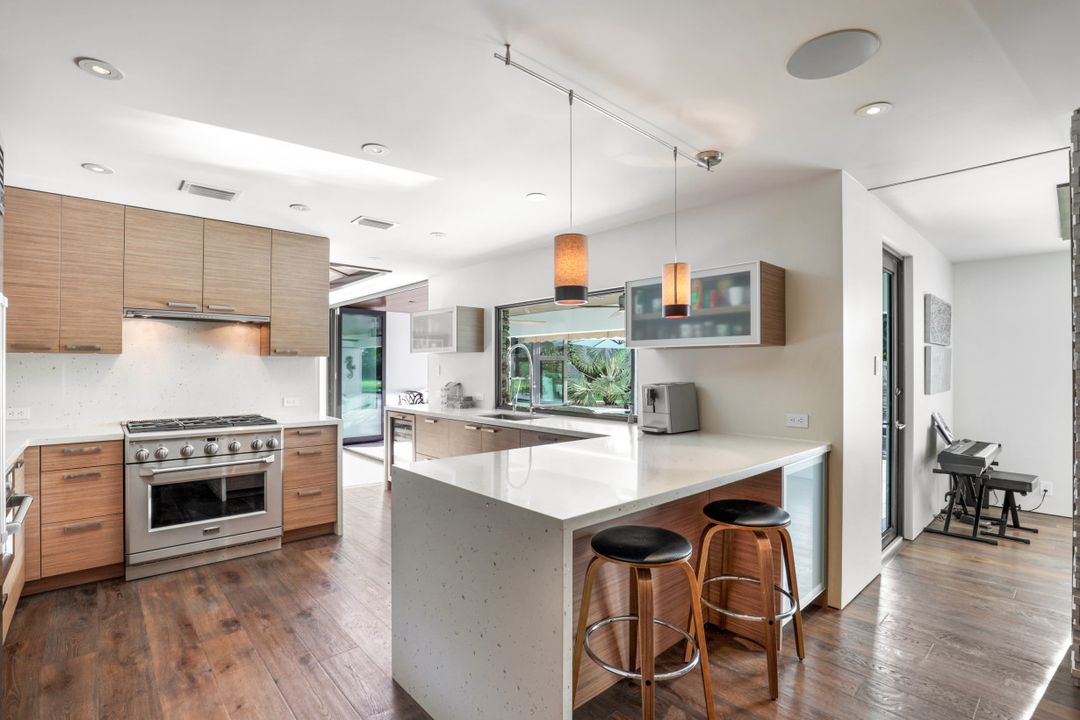 615 Carica Rd, Naples, FL 34108