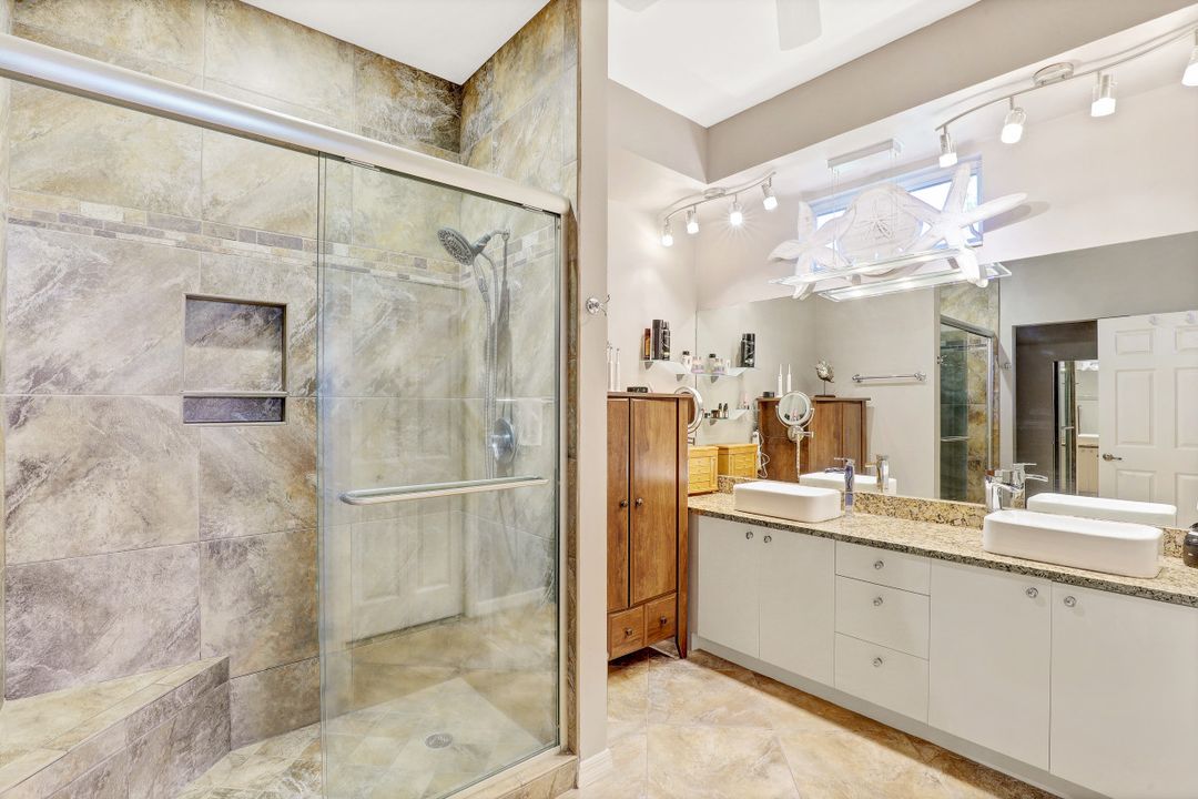 200 Stanhope Cir, Naples, FL 34104