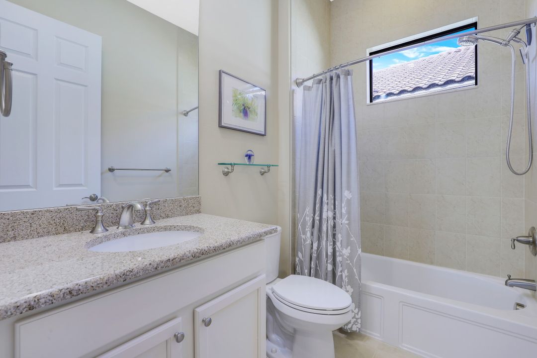 9366 Isla Bella Cir, Bonita Springs, FL 34135