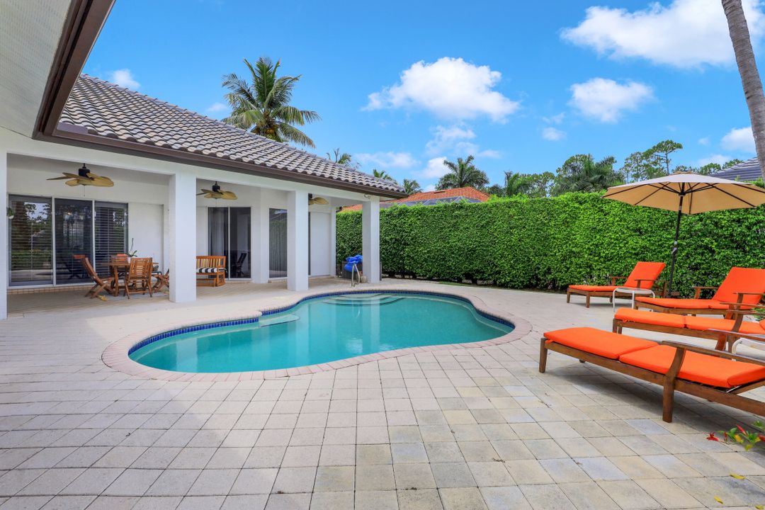 9925 Clear Lake Cir, Naples, FL 34109