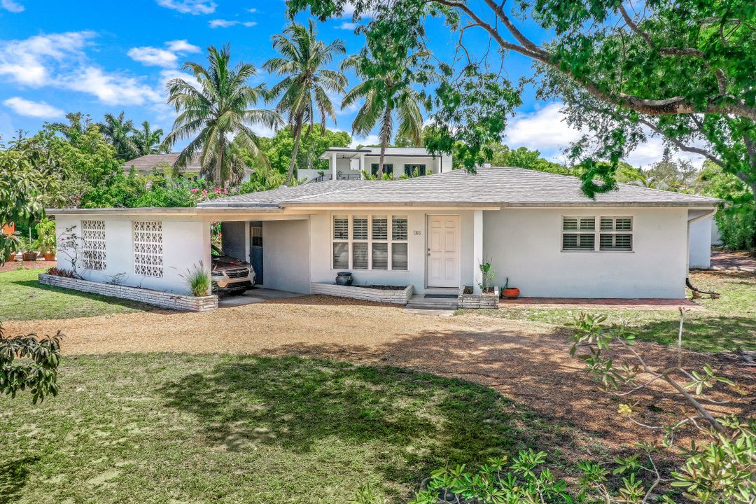 566 Palm Cir E, Naples, FL 34102