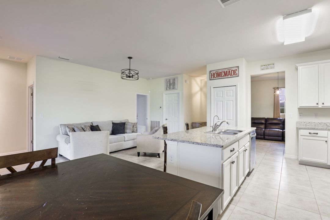 1813 NW 10th St, Cape Coral, FL 33993