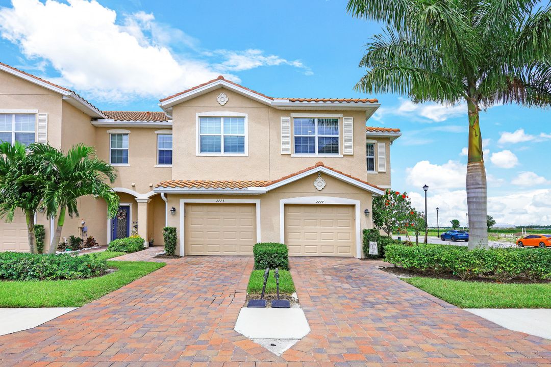 2727 Blossom Wy, Naples, FL 34120
