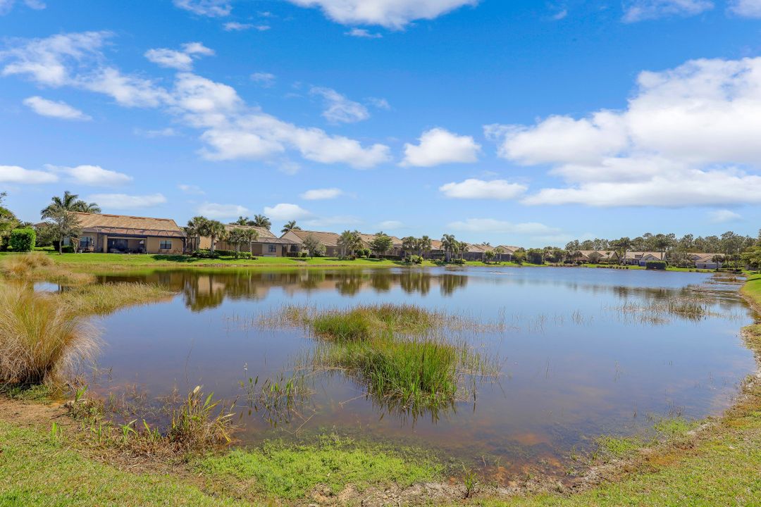 16320 Camden Lakes Cir, Naples, FL 34110