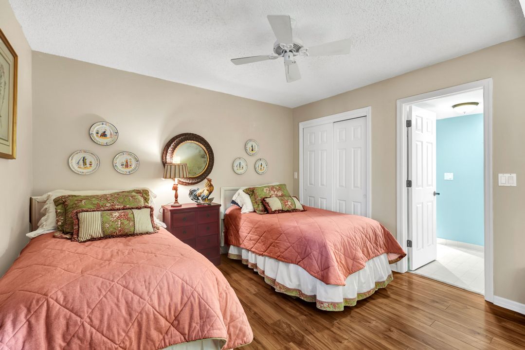 1617 Spoonbill Ln, Naples, FL 34105