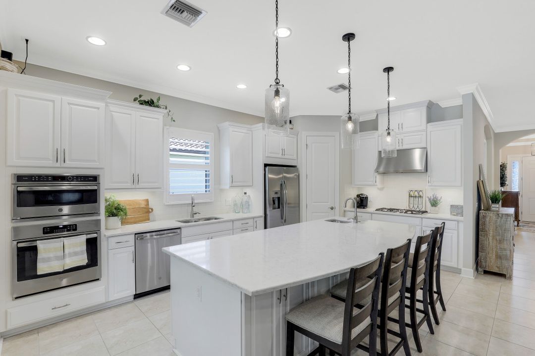 9618 Campanile Cir, Naples, FL 34114