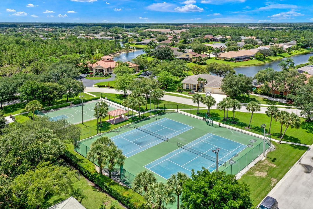 8546 Silk Oak Ln, Naples, FL 34119