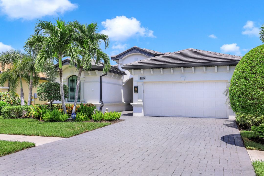 10102 Palazzo Dr, Naples, FL 34119