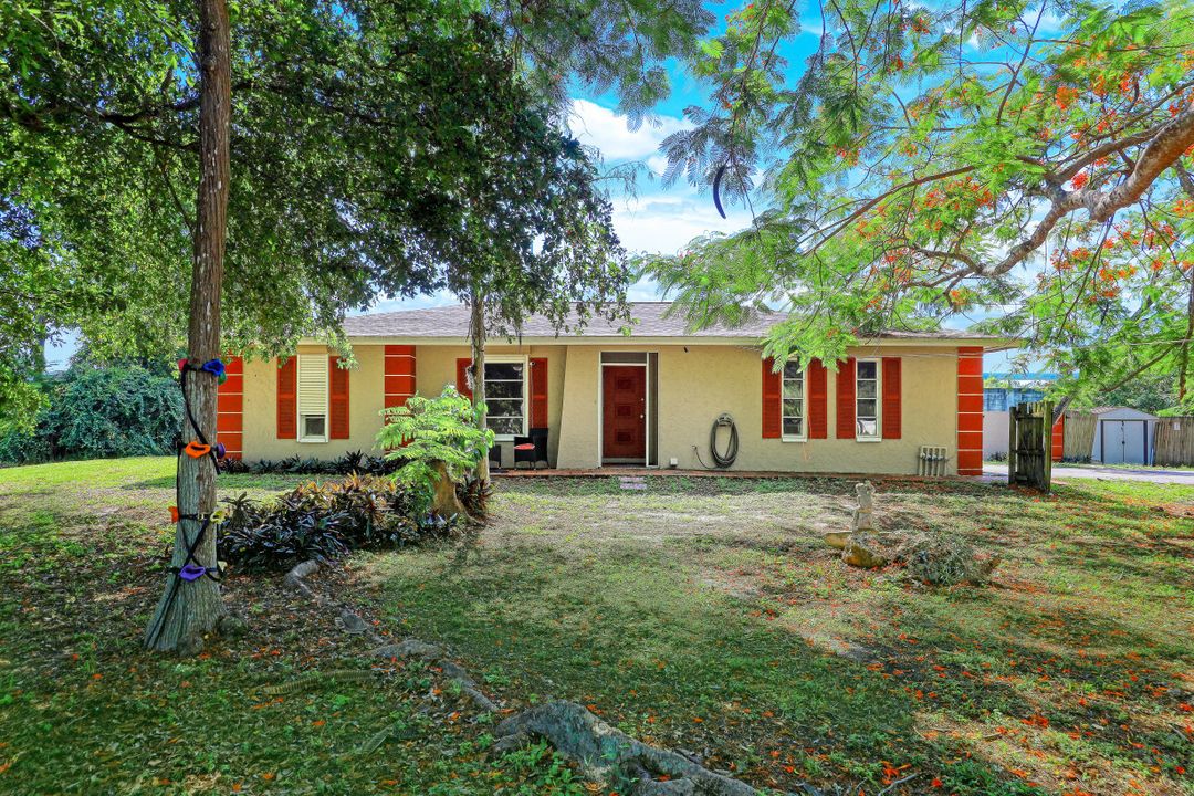 2690 64th St SW, Naples, FL 34105