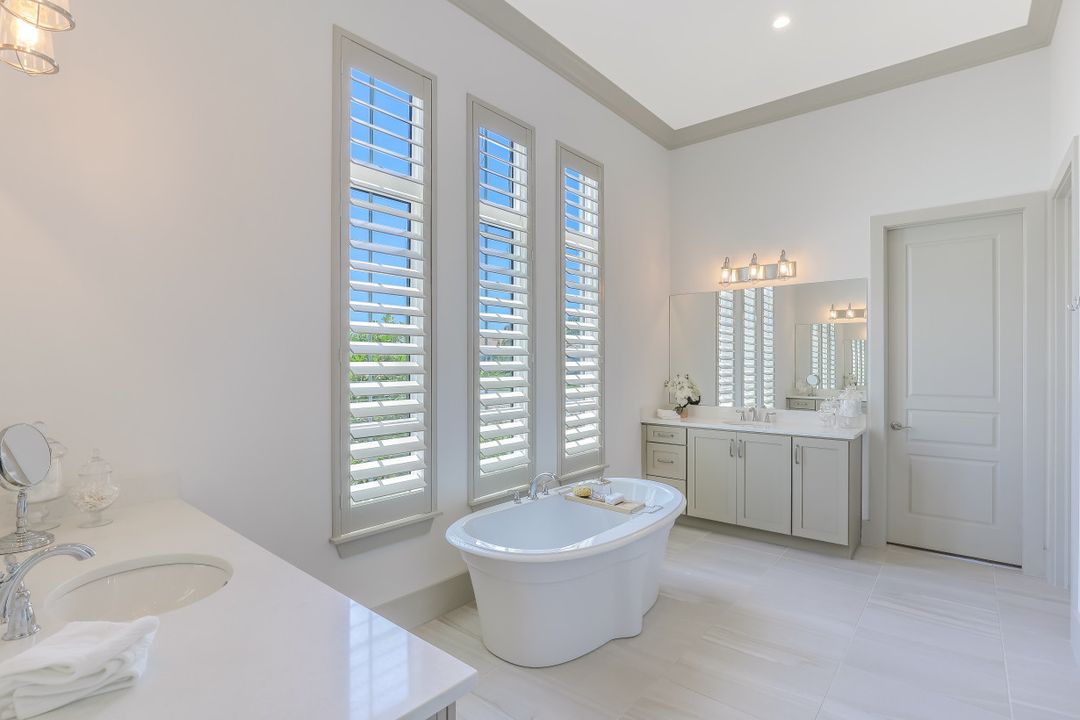 3232 Tavolara Ln, Naples, FL 34114