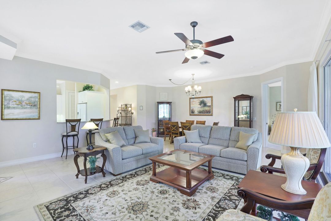 5005 Maxwell Cir #102, Naples, FL 34105