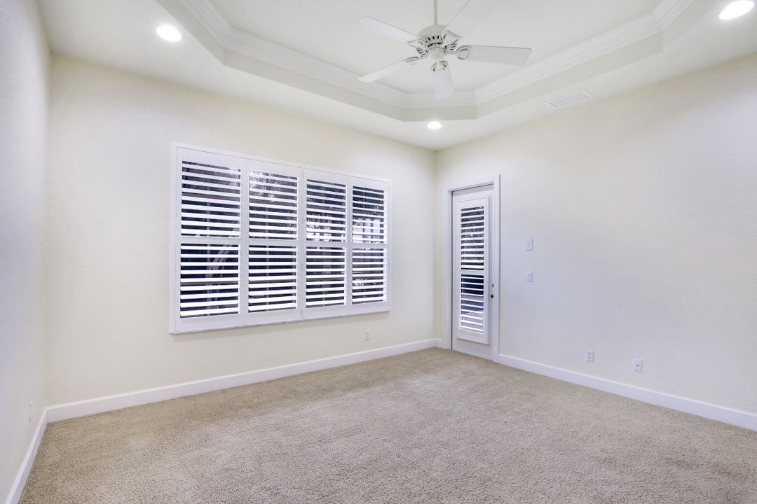 9176 Quartz Ln, Naples, FL 34120