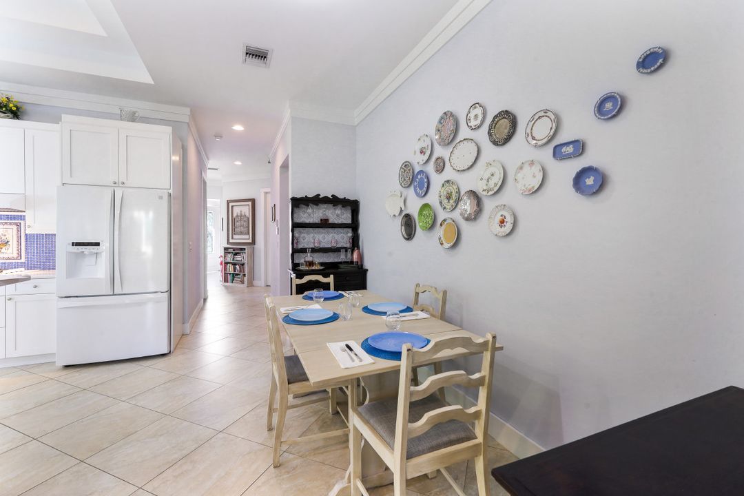 721 93rd Ave N, Naples, FL 34108