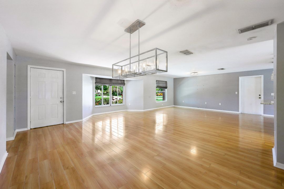 800 100th Ave N, Naples, FL 34108