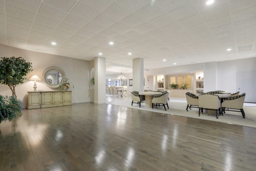 3215 Gulf Shore Blvd N #205, Naples, FL 34103