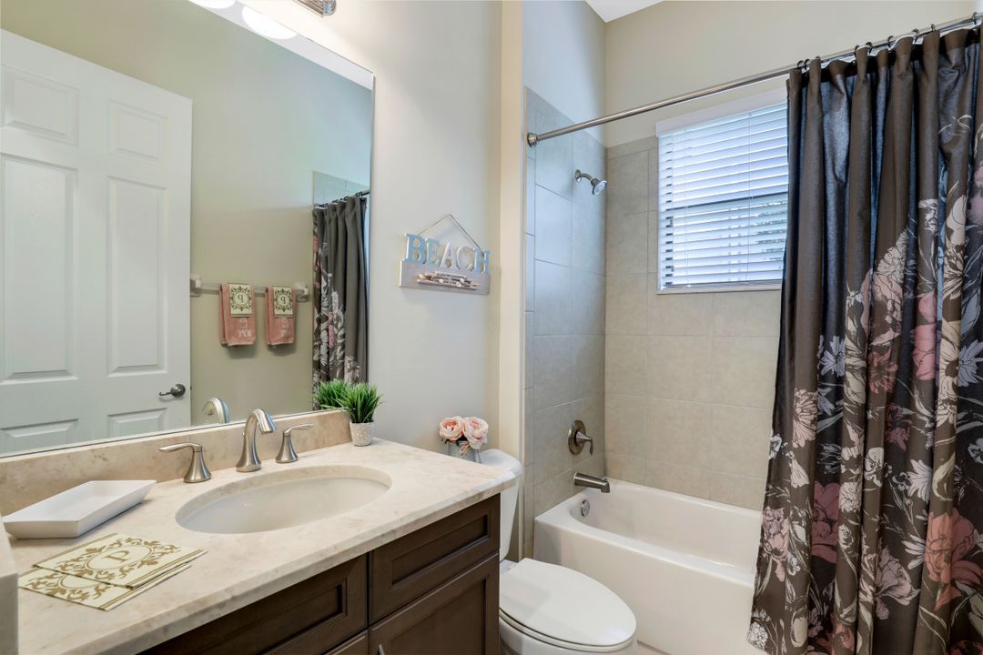 3646 Santaren Ct, Naples, FL 34119